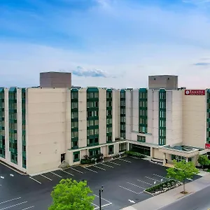 https://super-8-niagara-falls-near-fallsview-district.niagara-fallshotels.com